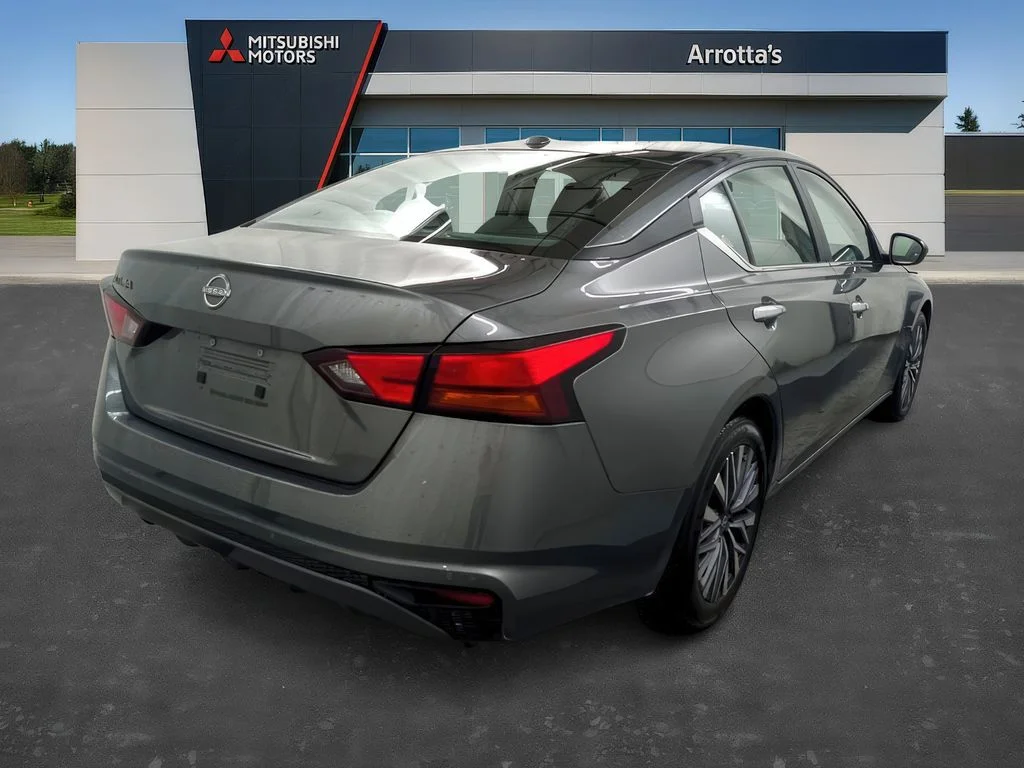 Used 2025 Gun Metallic Nissan SV image 4