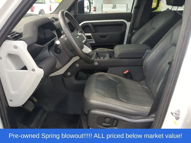 Used 2020  Land Rover SE image 23