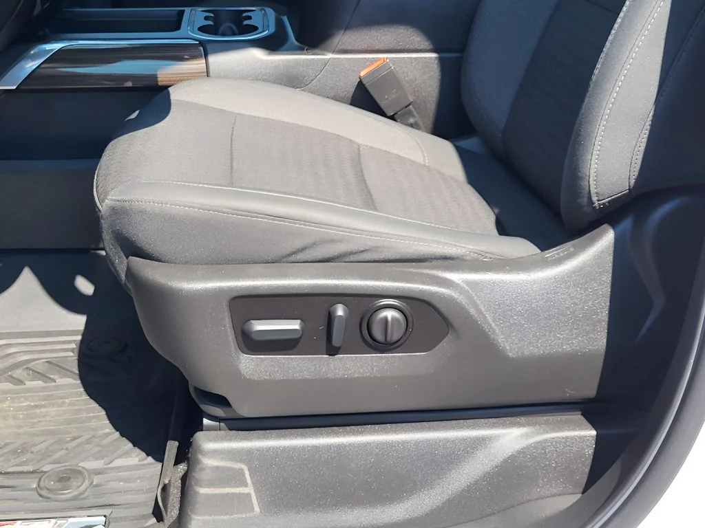 Used 2022 Summit White Chevrolet RST image 20