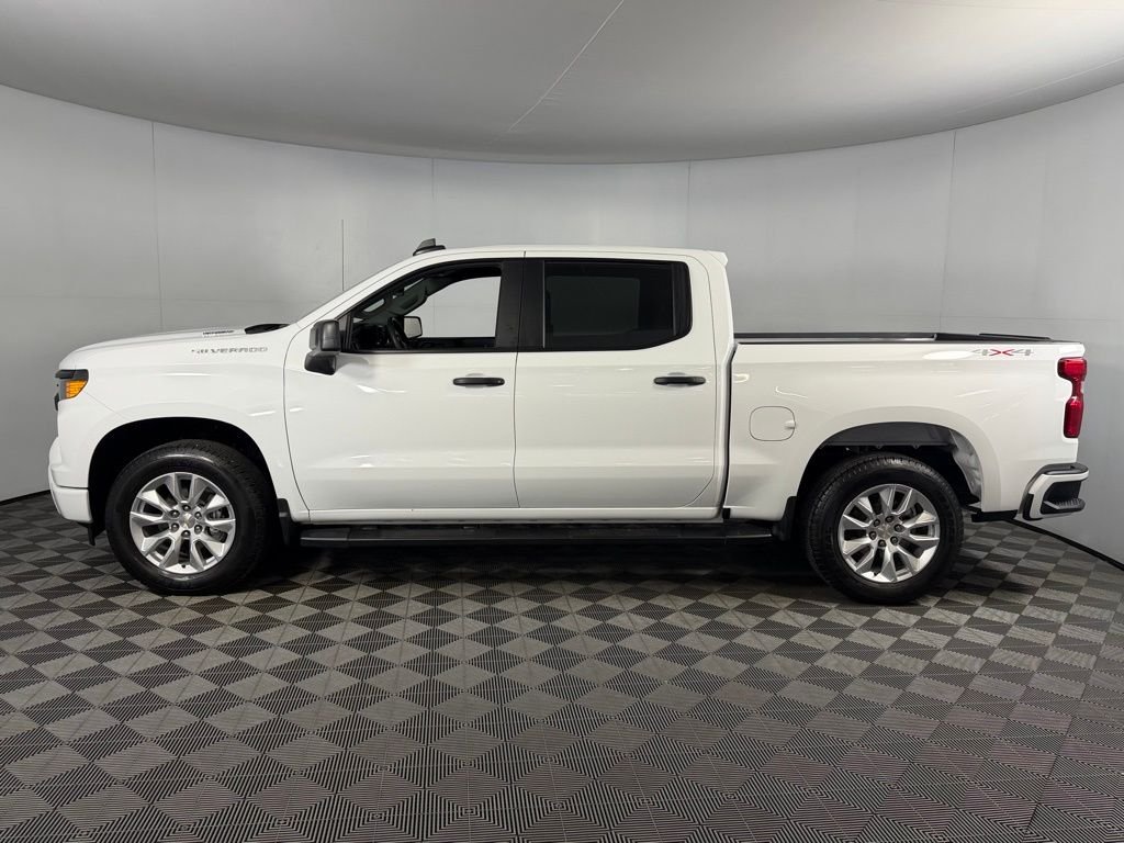 Used 2025 White Chevrolet Custom image 10
