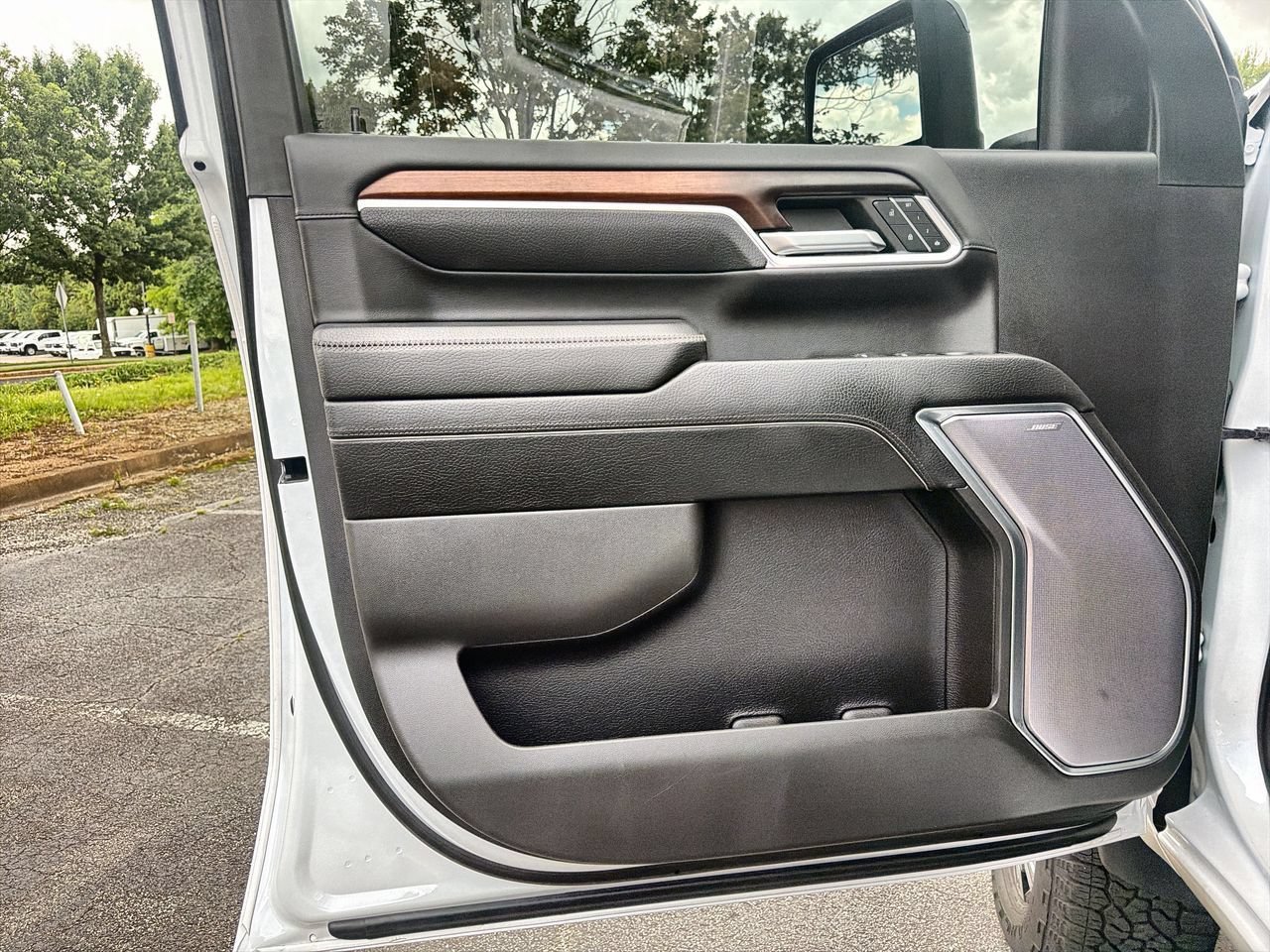 Used 2024 White Frost Tricoat GMC Denali image 18