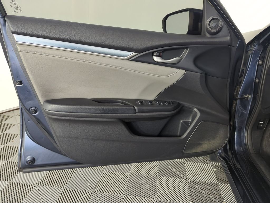 Used 2017  Honda EX-L image 18