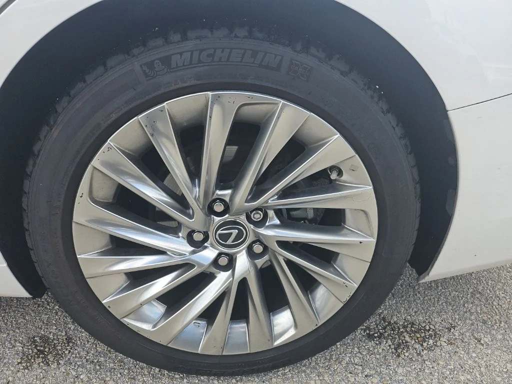 Certified Used 2020 EMINENT WHITE PEARL Lexus 300h Ultra Luxury image 10