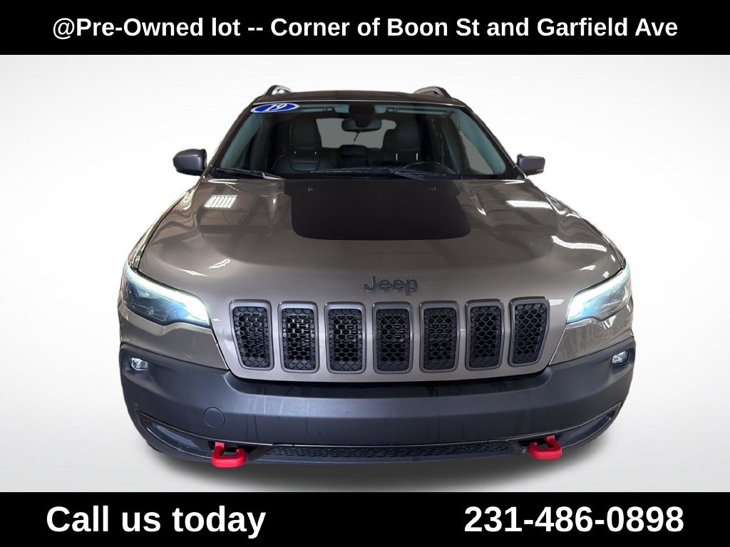 Used 2019 Beige Jeep Trailhawk image 8