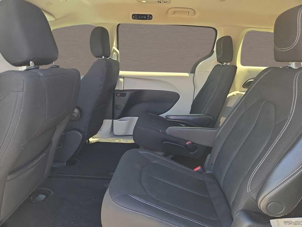 Used 2023 White Chrysler LX image 14
