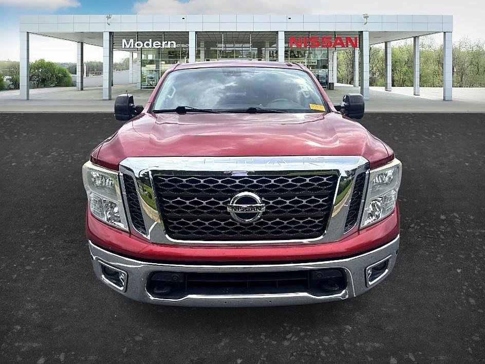 Used 2017 Cayenne Red Nissan SV image 8