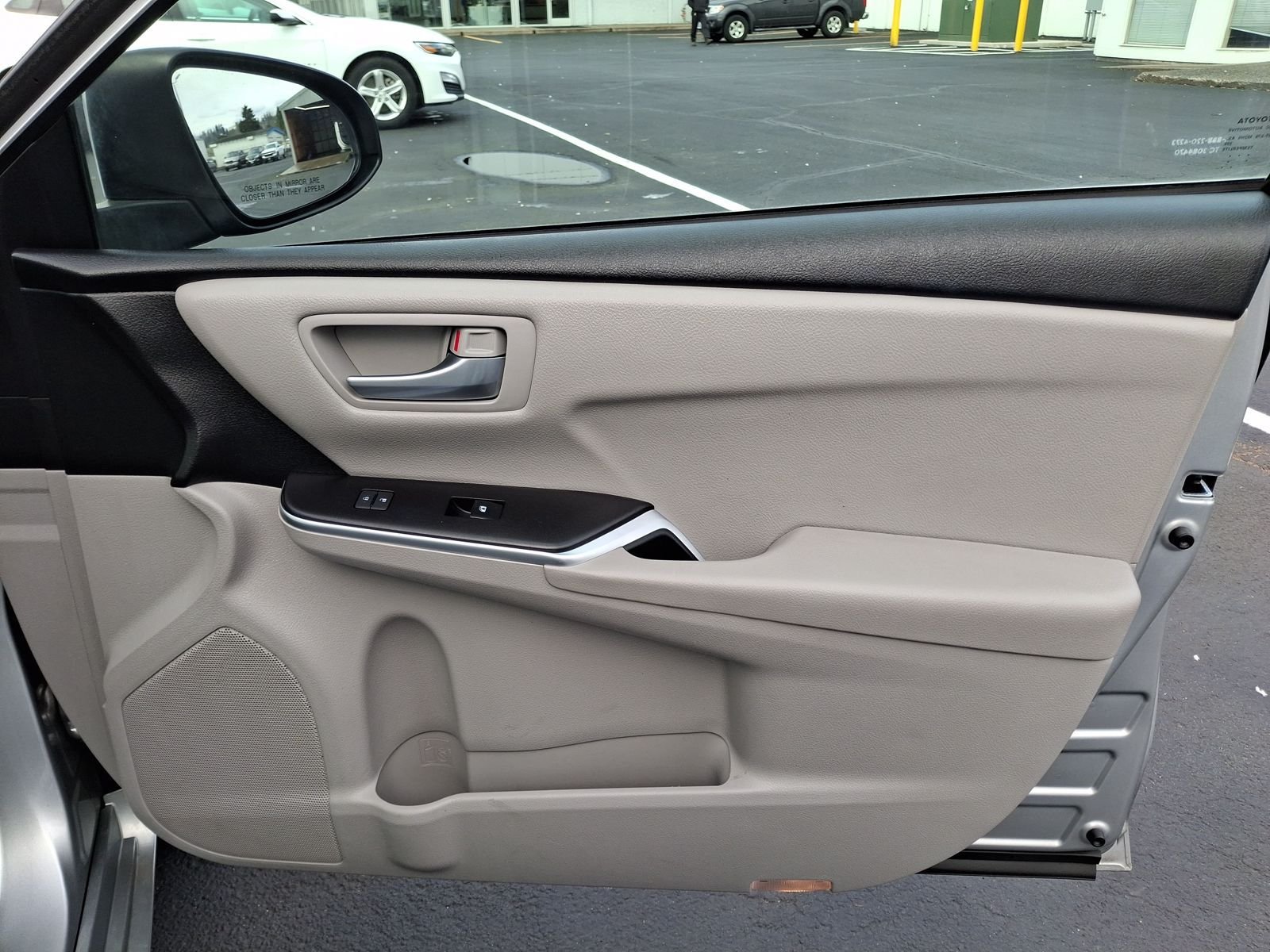 2017 Toyota Camry LE - Photo 24