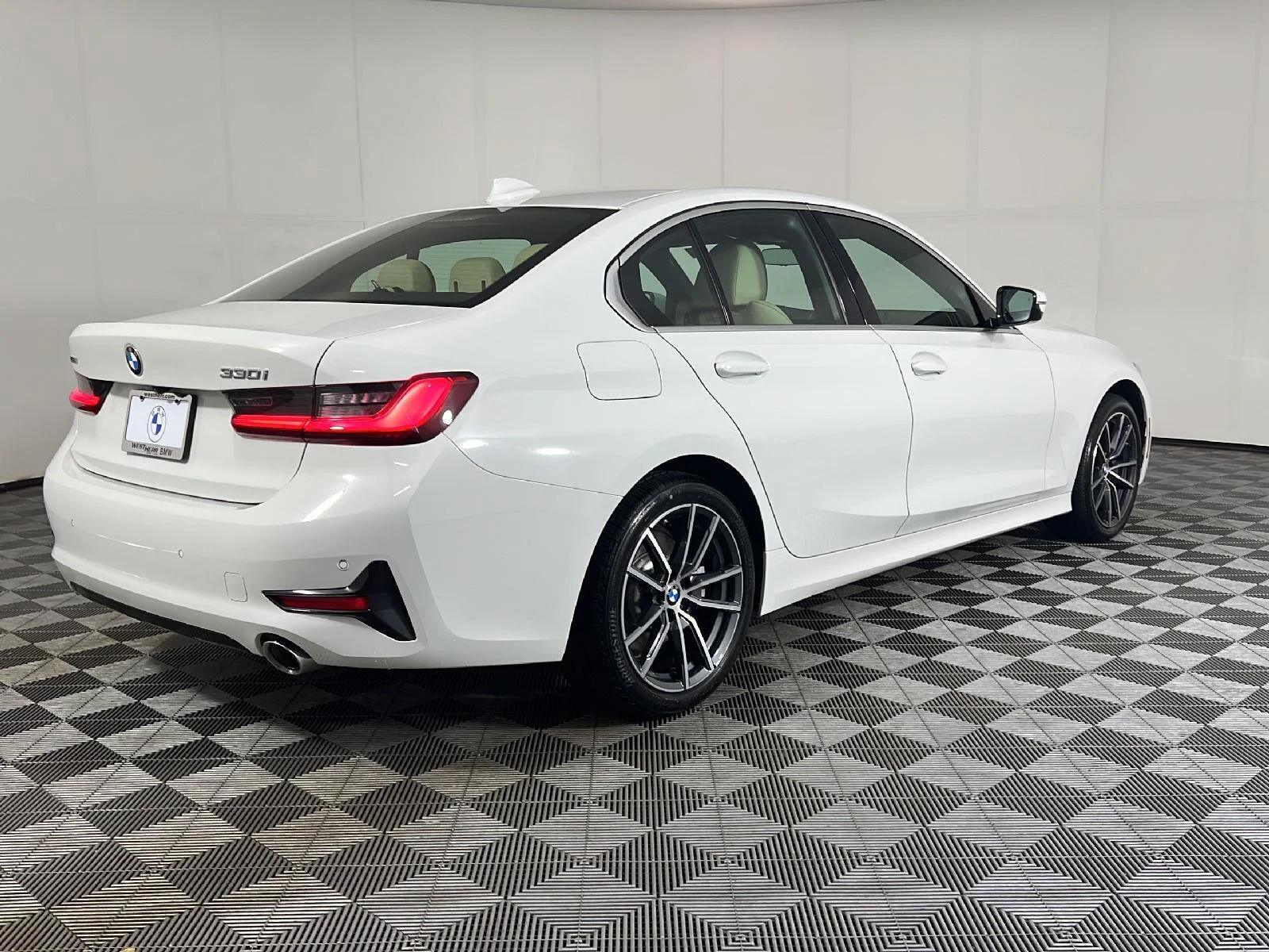 Used 2021 Alpine White BMW 330i xDrive image 5