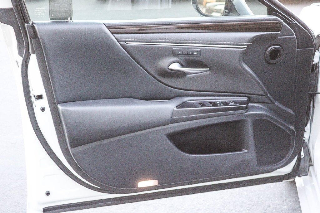 2019 Lexus ES 350 - Photo 24