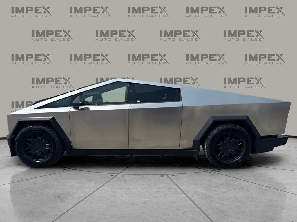 Used 2024  Tesla Base image 2