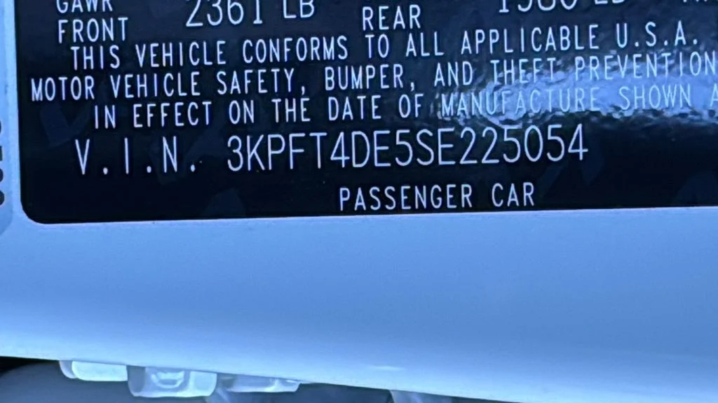 New 2025 White Kia LXS image 31
