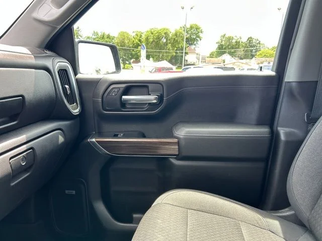 Used 2019  Chevrolet LT Trail Boss image 37