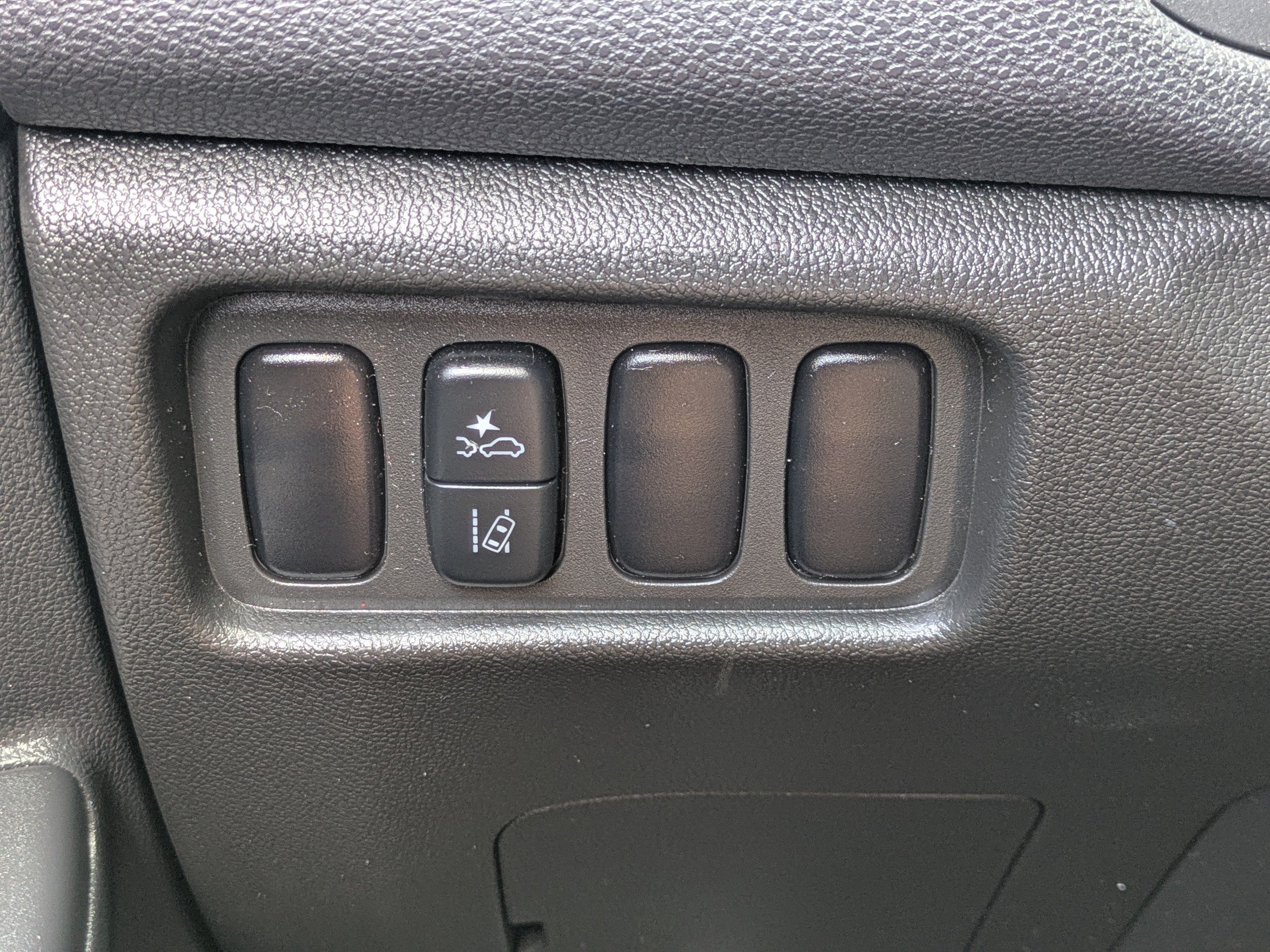 Used 2025 Silver Mitsubishi LE image 20
