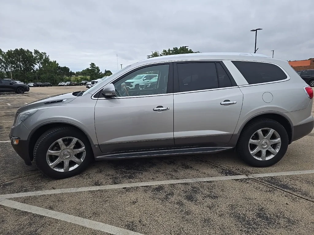 Used 2008 Silver Buick CXL image 2