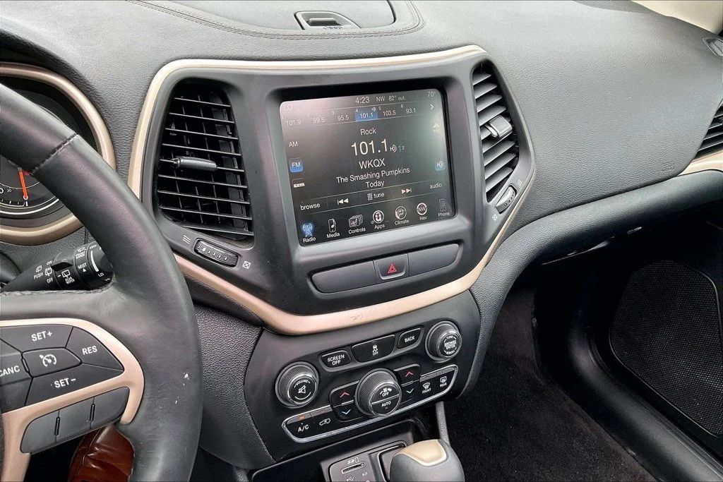 Used 2016 Gray Jeep Limited image 6