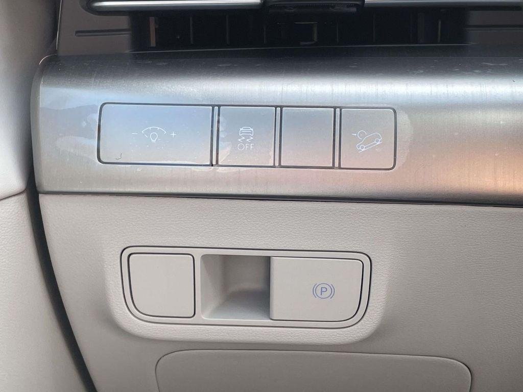 New 2026 White Hyundai SEL Premium FWD image 17