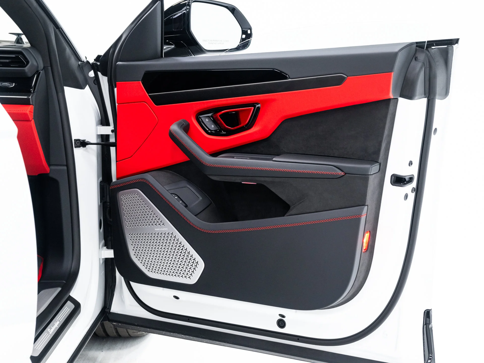 Used 2025  Lamborghini SE image 59