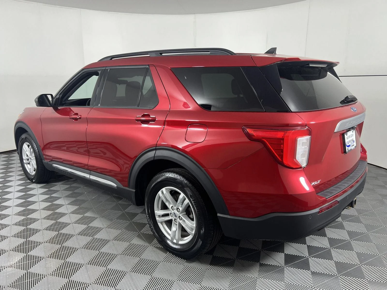Used 2022 Rapid Red Metallic Tinted Clearcoat Ford XLT image 8
