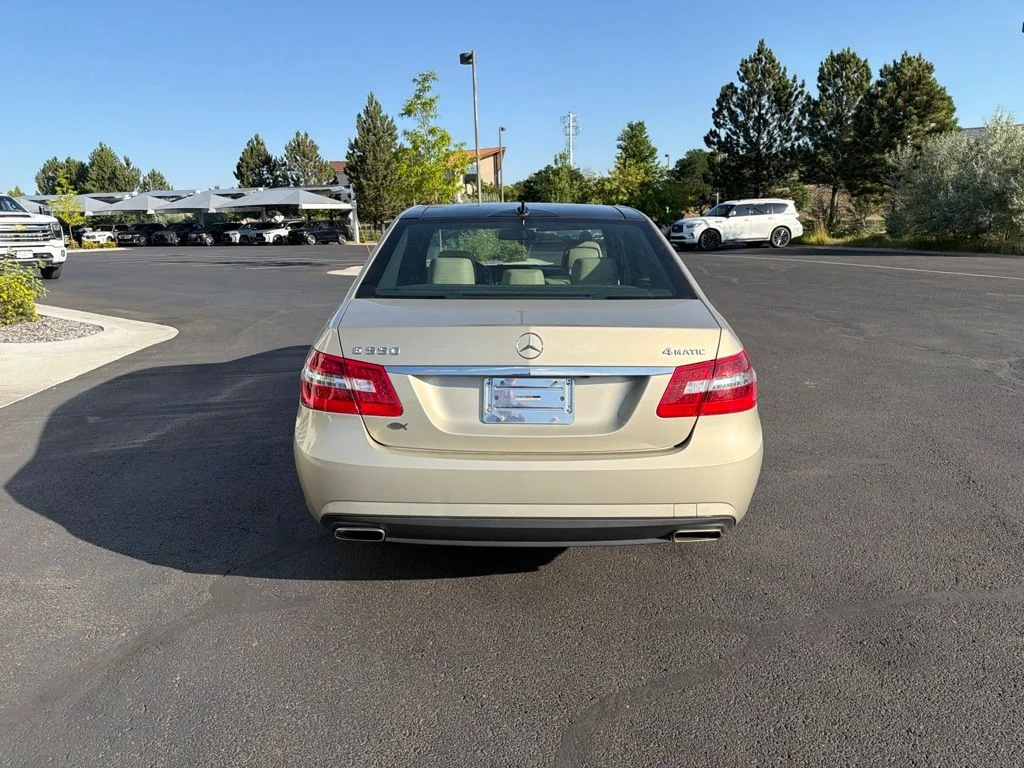 Used 2010  Mercedes-Benz E 550 image 4