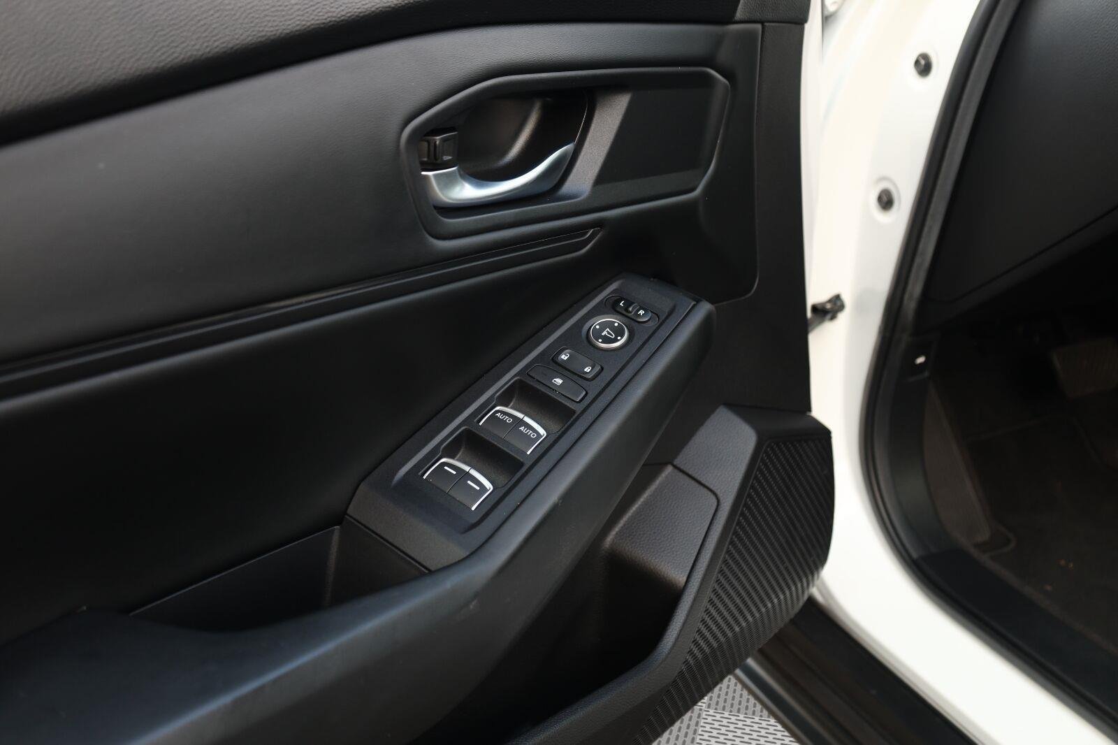 Used 2024 Platinum White Pearl Honda EX image 13