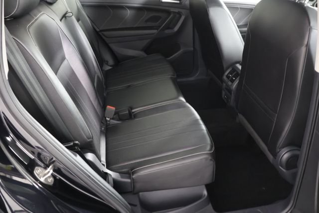Used 2024 Black Volkswagen 2.0T SE image 22