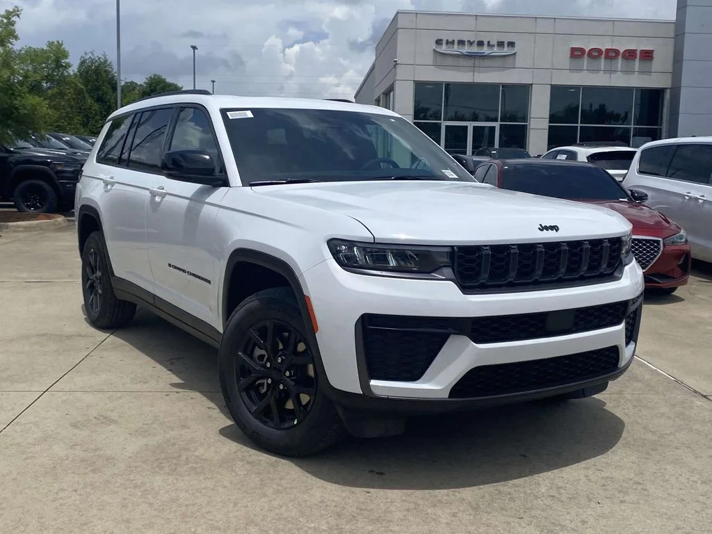 New 2026 Bright White Clear-Coat Exterior Paint Jeep Laredo Altitude image 32