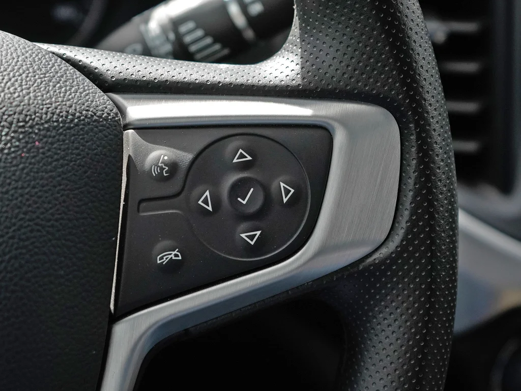 Used 2023 Summit White GMC SLE image 17