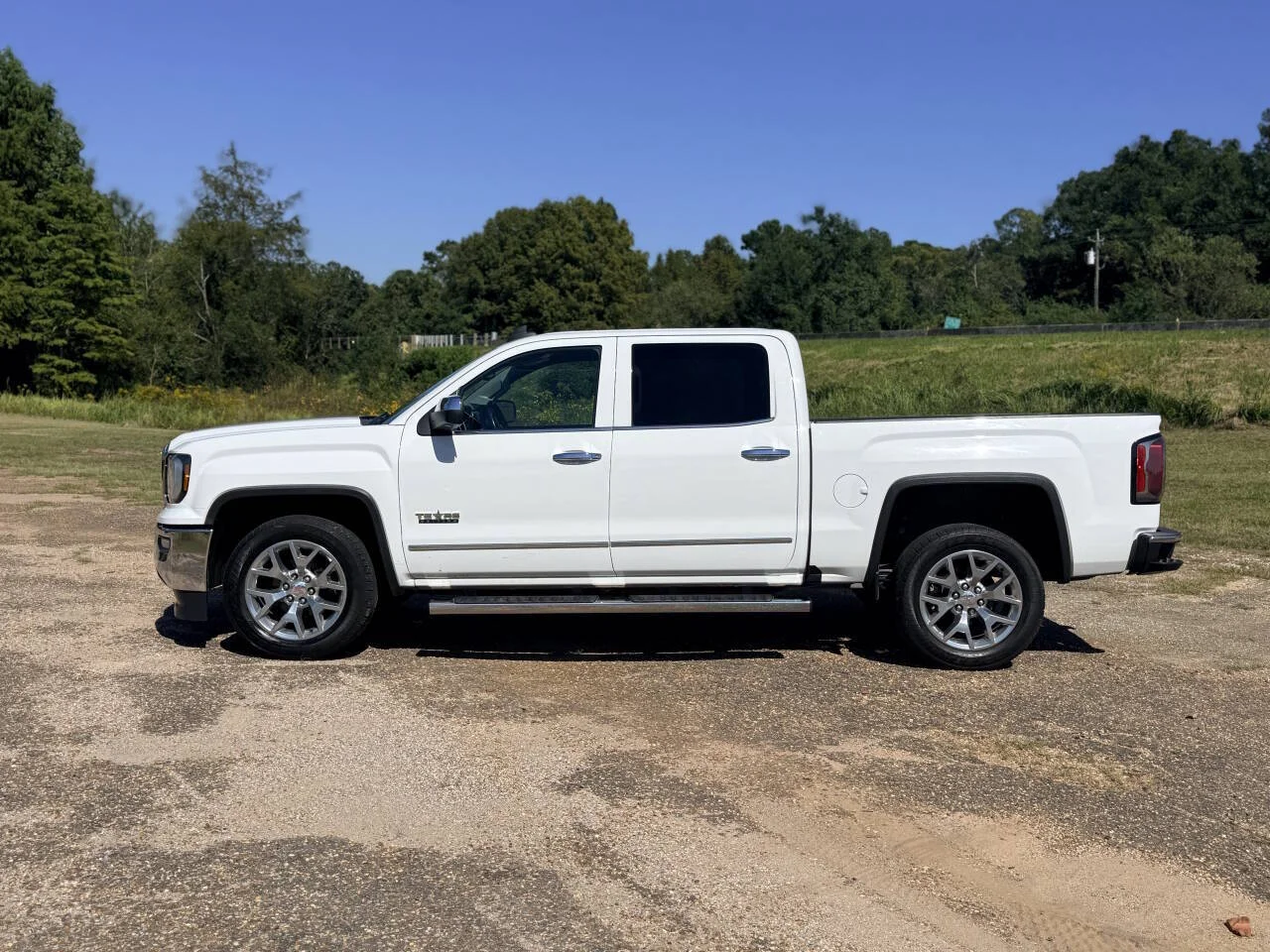 Used 2018 White GMC SLT 4x2 4dr Crew Cab 5.8 ft. SB image 2