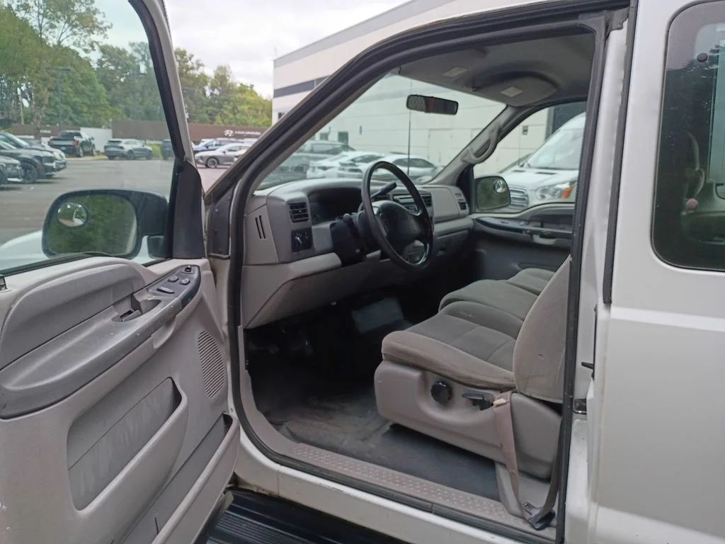 Used 2001 Oxford White Clearcoat Ford XL image 12