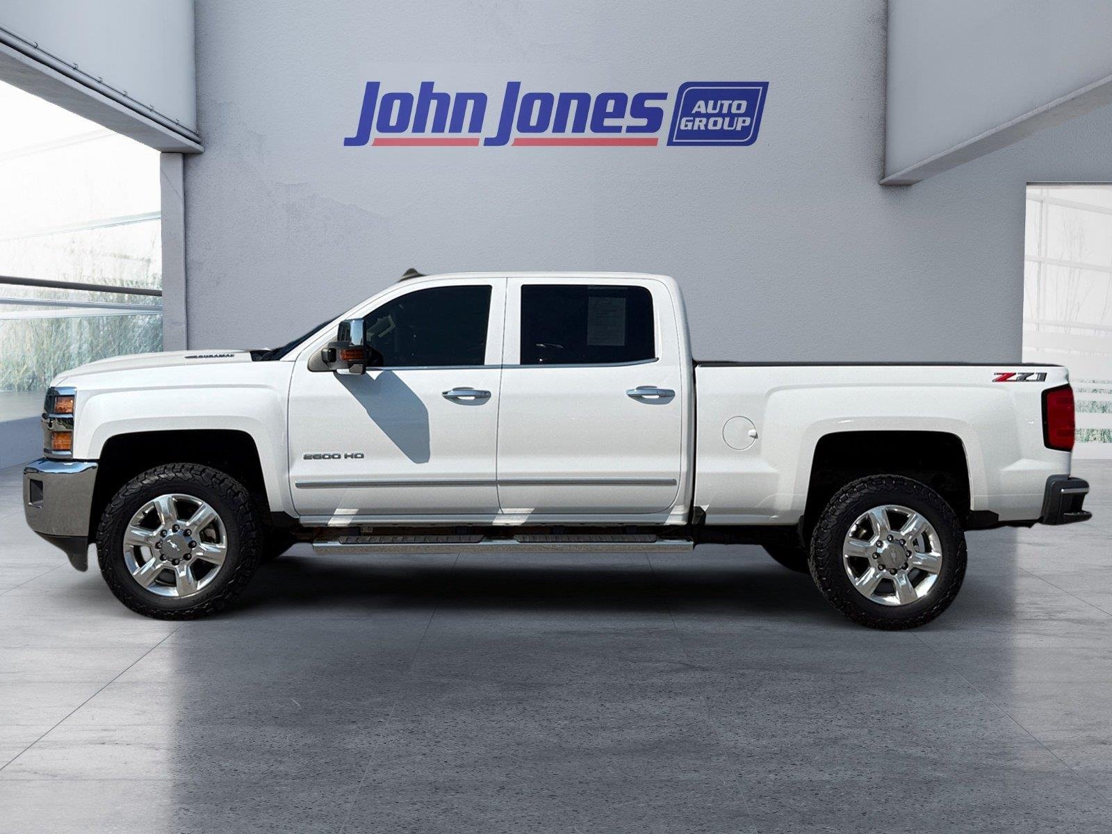 Used 2019 Iridescent Pearl Tricoat Chevrolet LTZ image 2