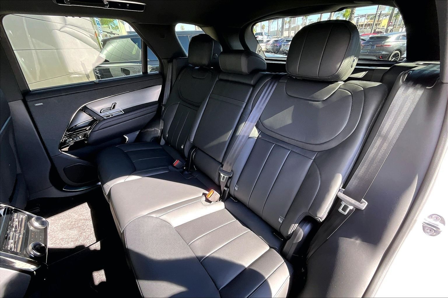 New 2026 Ostuni Pearl White Land Rover Dynamic SE image 10
