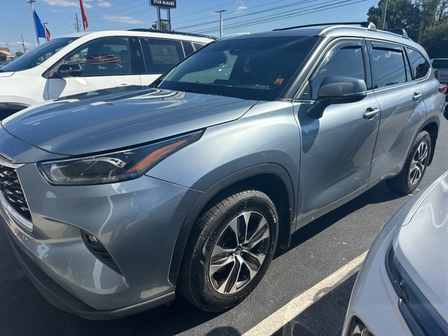 Pre-Owned 2021 Toyota Highlander XLE AWD Sport Utility