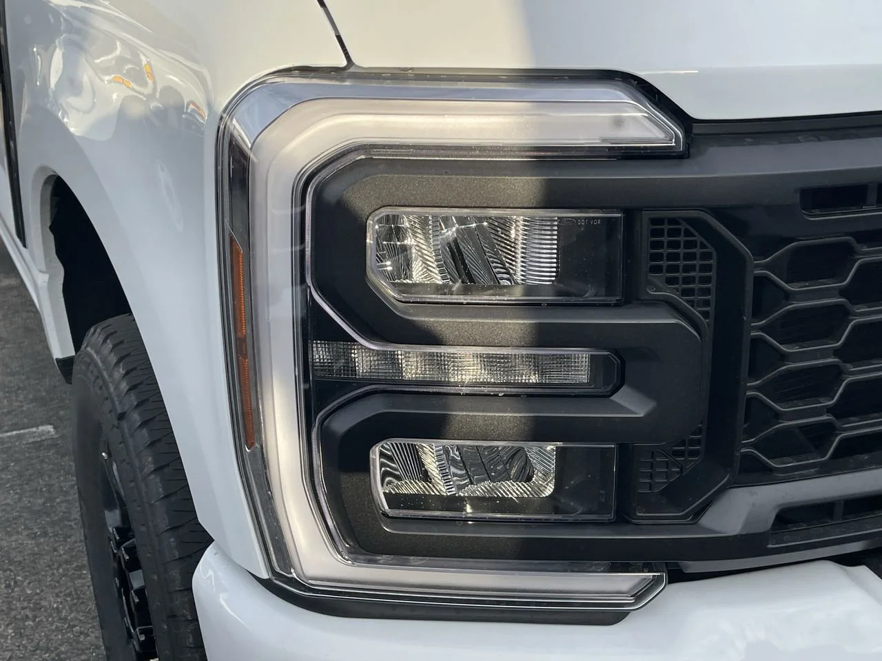New 2026 Oxford White Ford XL image 7
