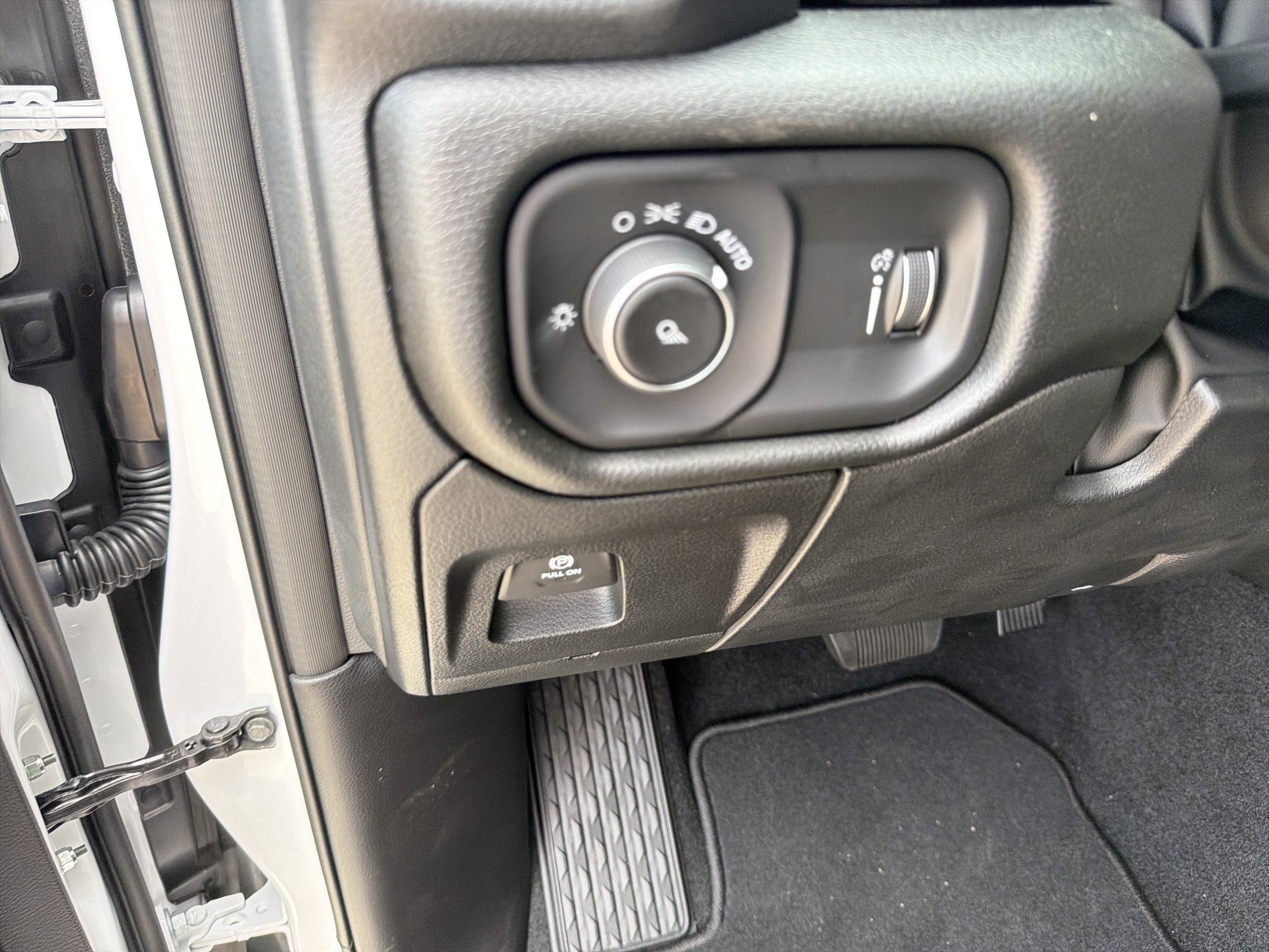 New 2026 Bright White Clearcoat RAM Tradesman image 22
