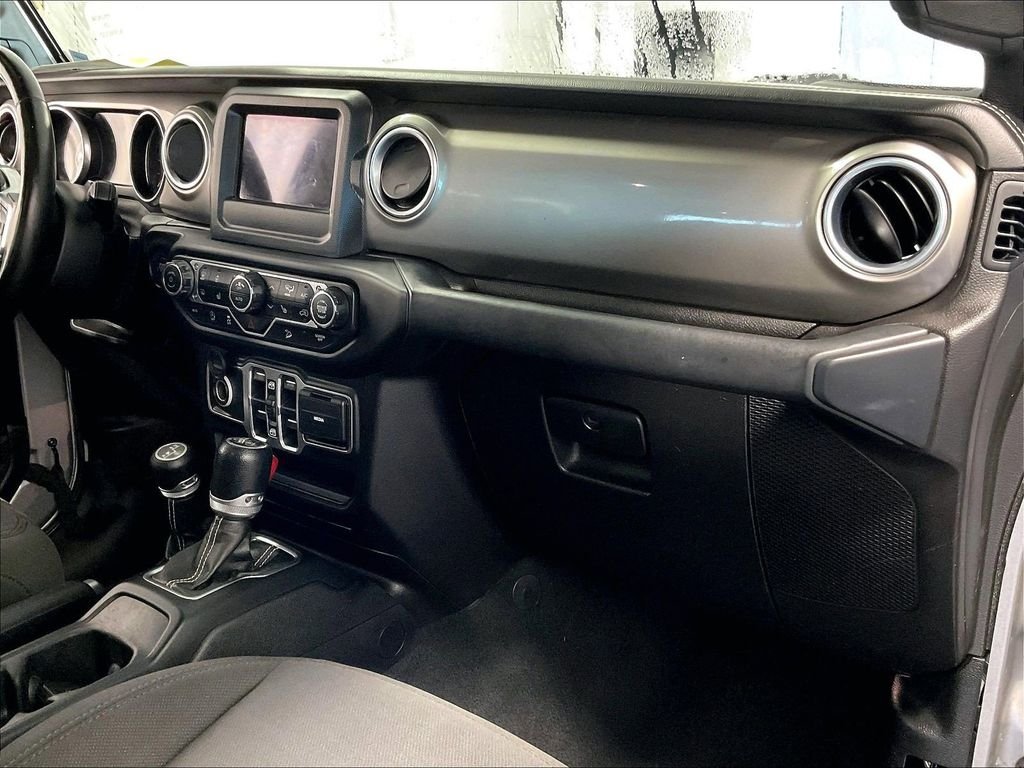 Used 2018 Silver Jeep Unlimited Sahara image 13