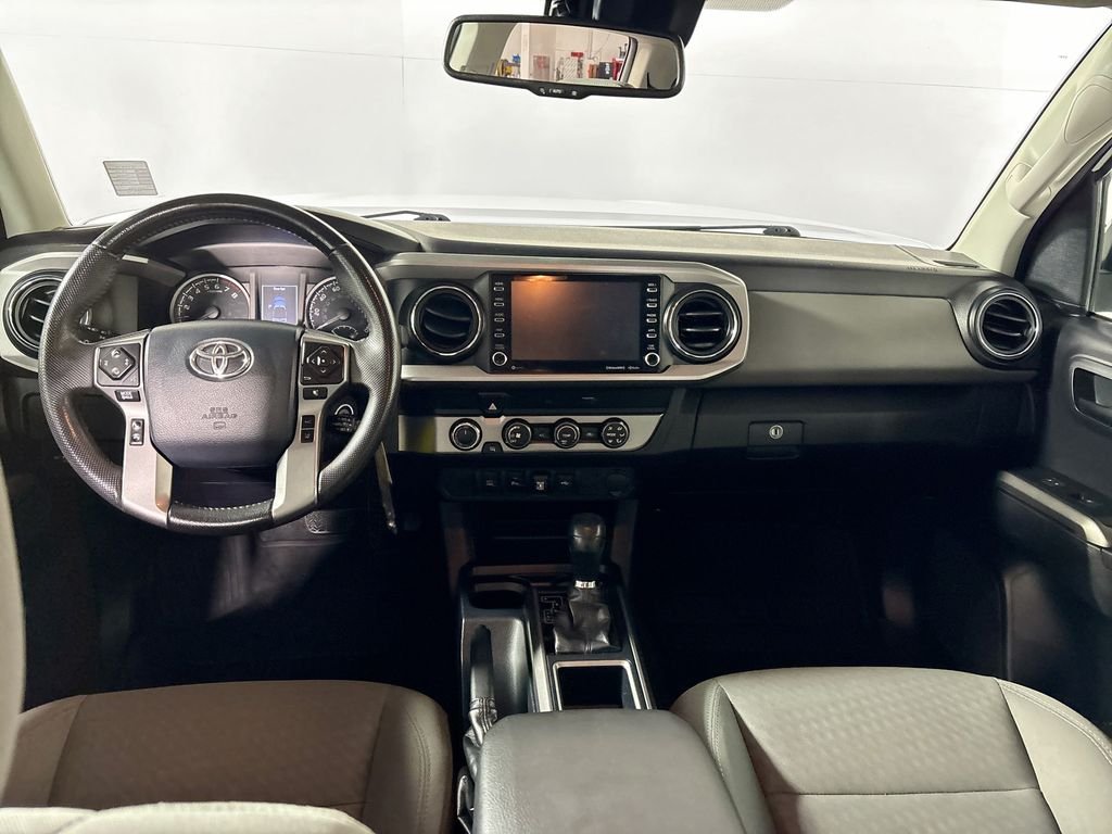 Used 2020 White Toyota SR5 image 12