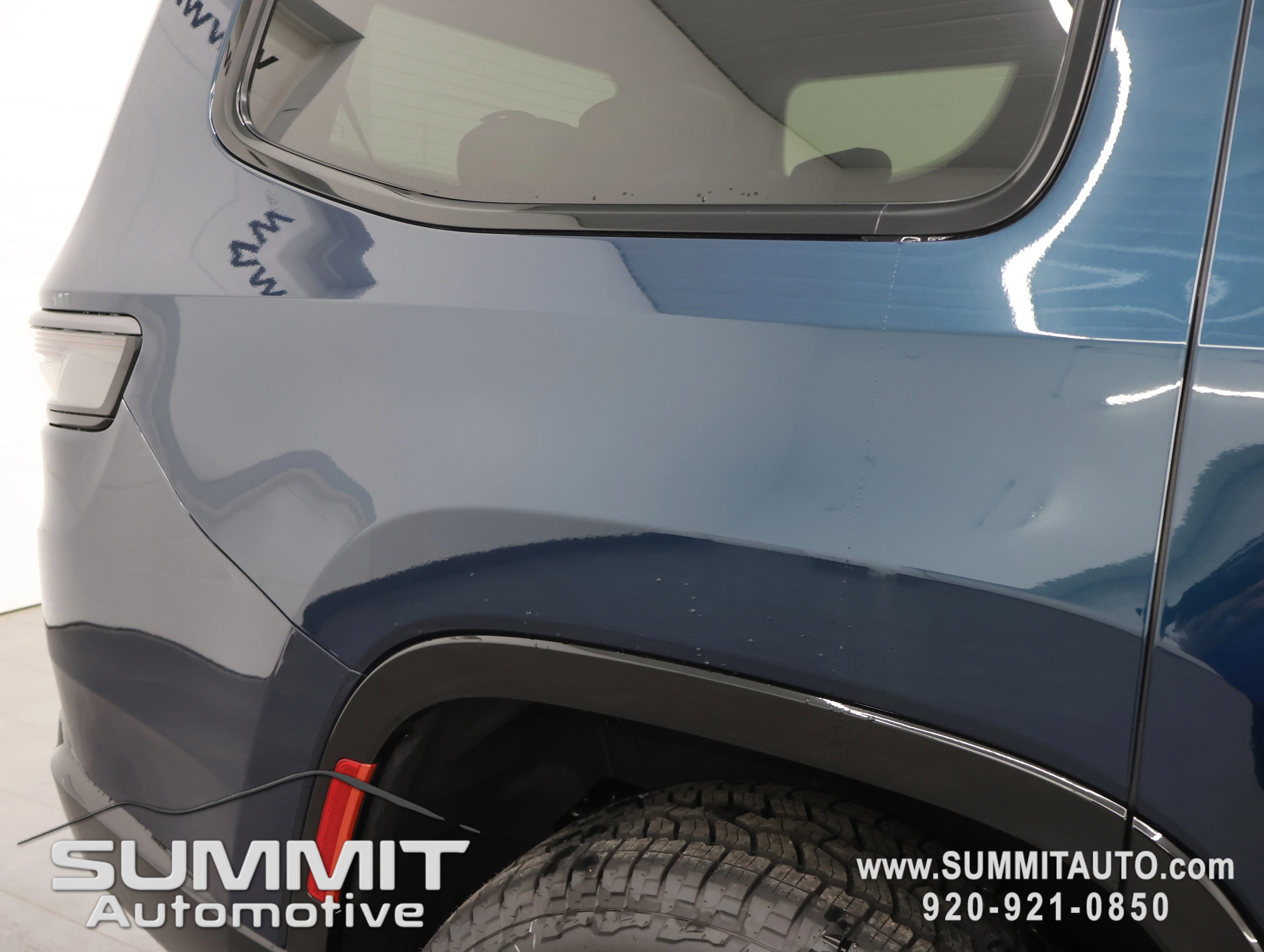 New 2026 Fathom Blue Pearl-Coat Exterior Paint (Late Availability) Jeep Upland image 30