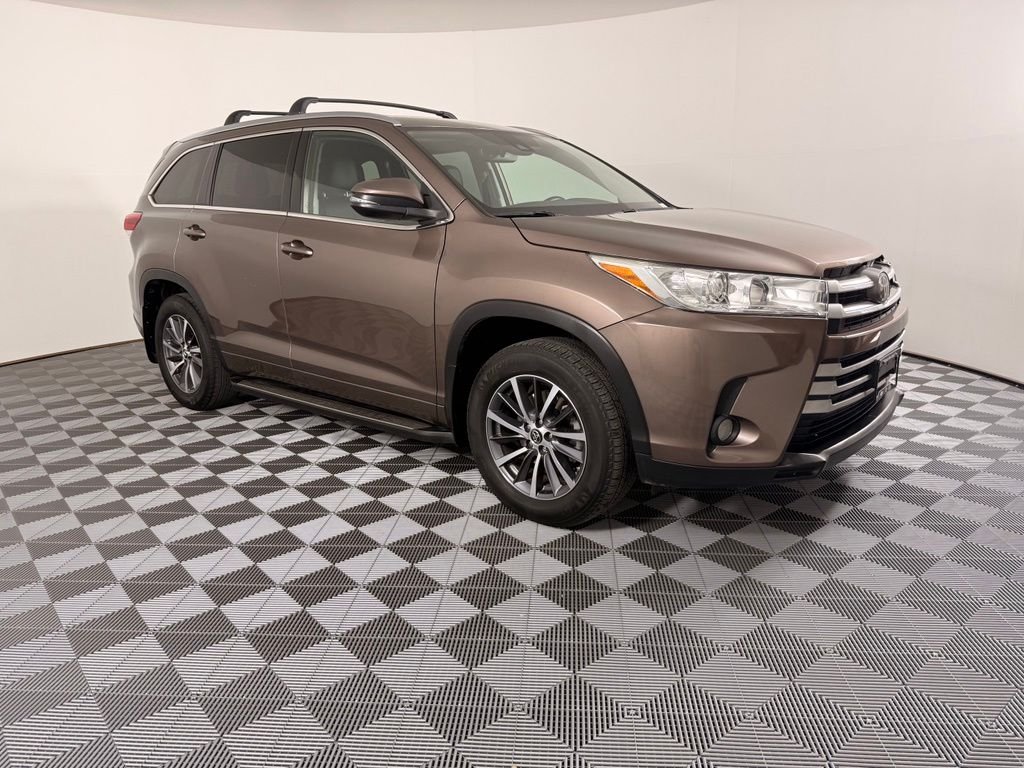 Used 2018 Walnut Toyota XLE image 5