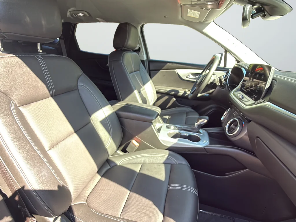 Used 2024 White Chevrolet LT image 27