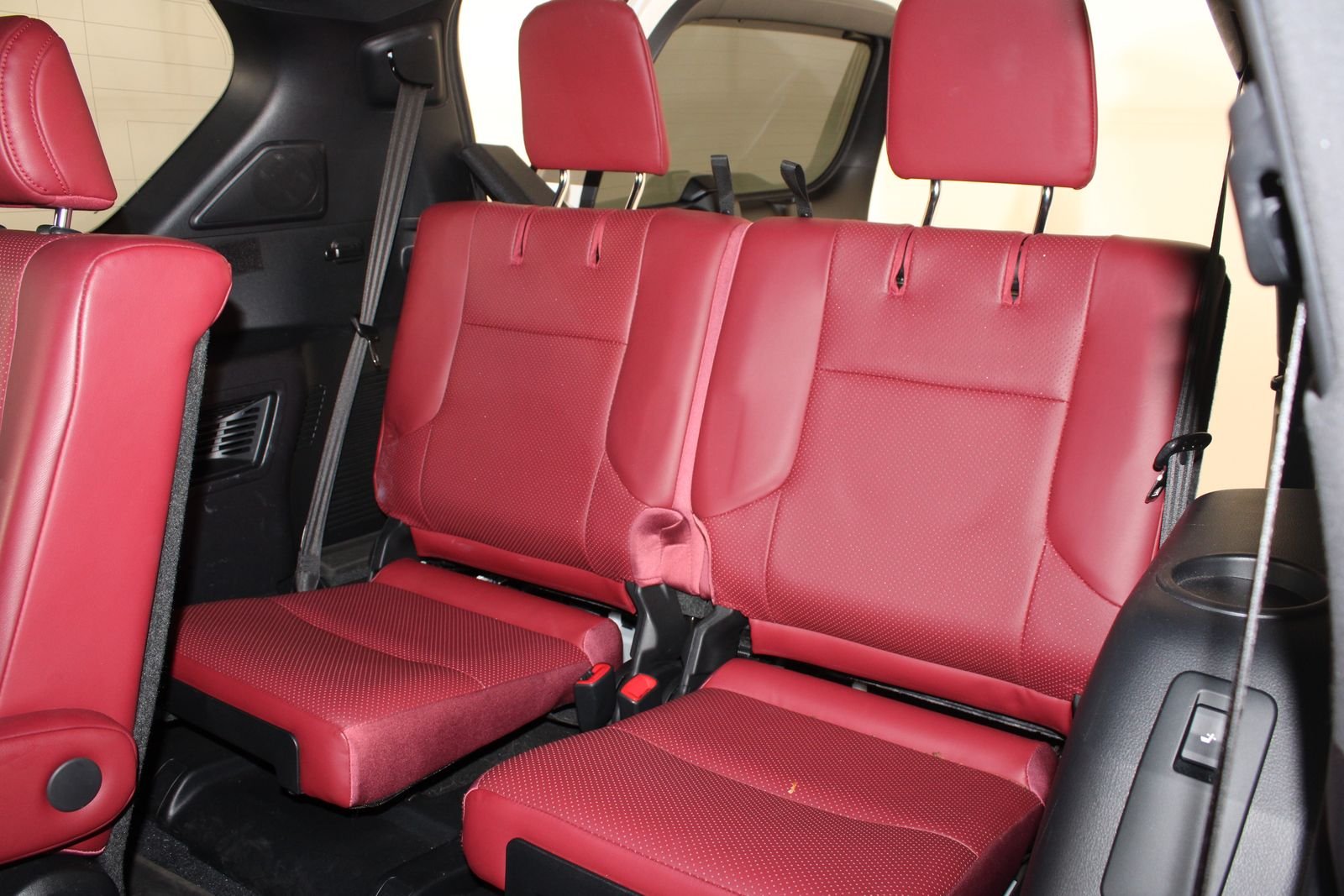 Used 2022  Lexus 460 Luxury image 29