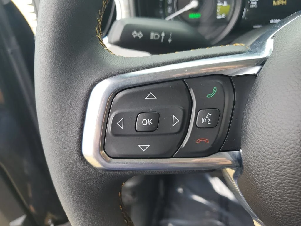 Used 2024  Jeep Sahara image 29
