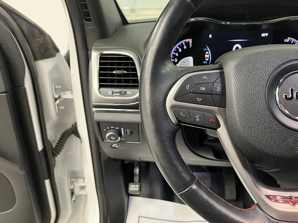 Used 2017 White Jeep Trailhawk image 29