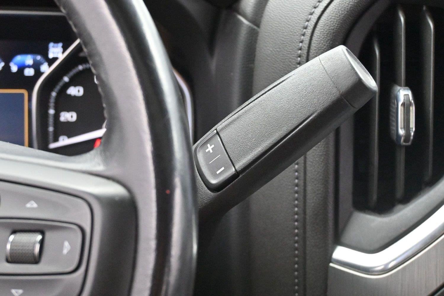 Used 2022 White Frost Tricoat GMC Denali image 28