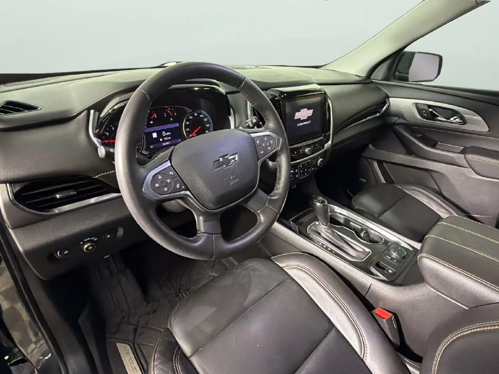 Used 2020 GRAPHITE METALLIC Chevrolet RS image 19