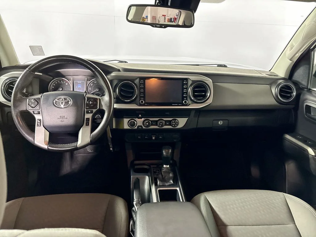 Used 2020 White Toyota SR5 image 12