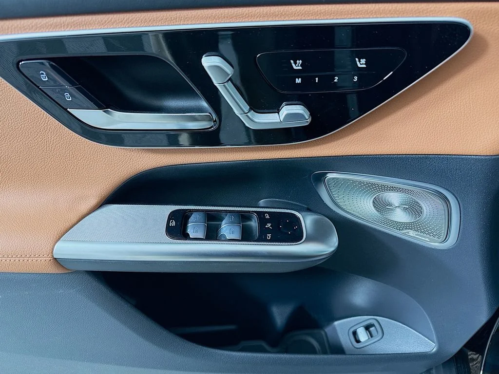 New 2026 Black Mercedes-Benz GLC 300 image 18