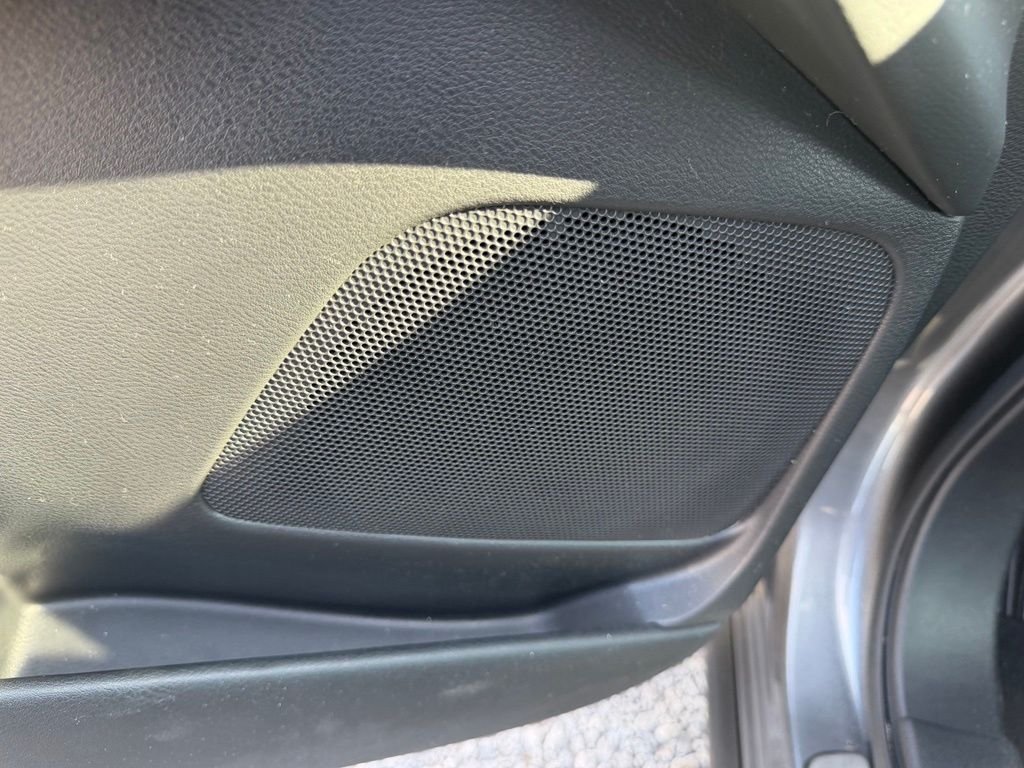 Used 2020 Gray Nissan Platinum image 12