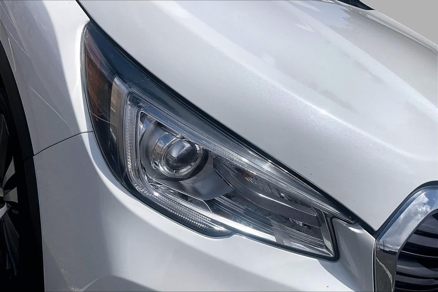Used 2020 Crystal White Pearl Subaru Limited image 27