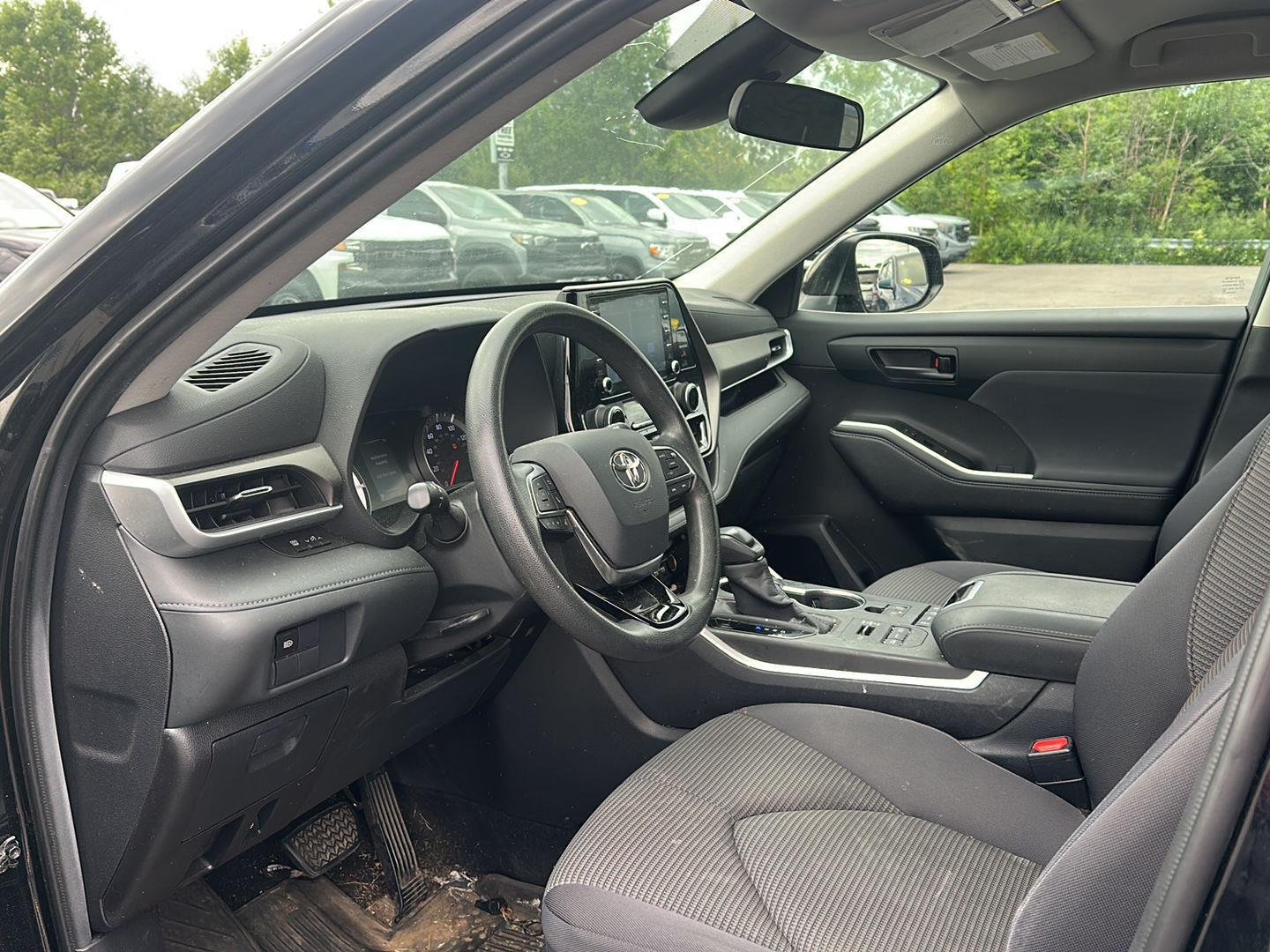 Used 2020 Midnight Black Metallic Toyota L image 6