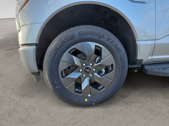 2025 Ford F-150 Lightning Flash - Photo 14